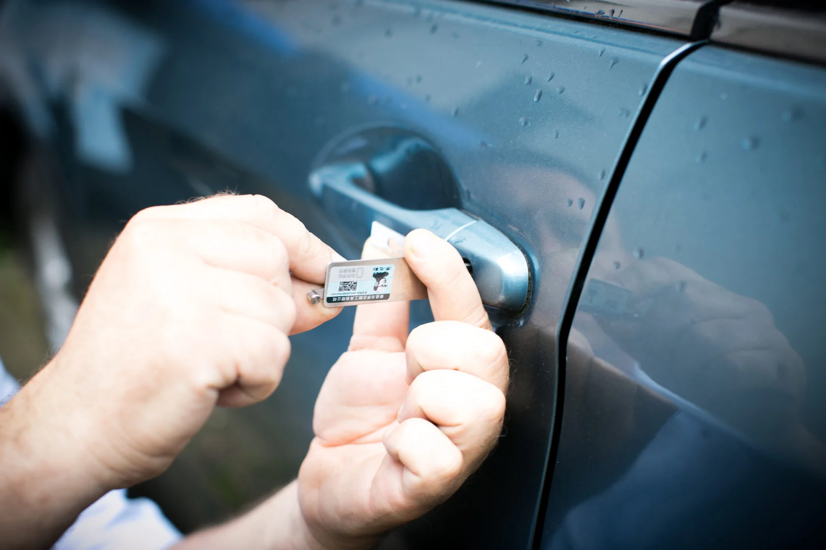 KFZ Schlüsselnotdienst für beschädigungsfreie Autoöffnung in Karlsruhe